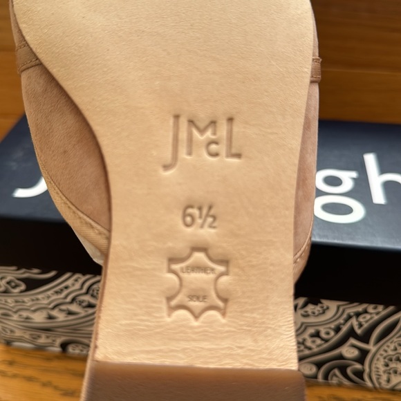 CCO PRICE TODAY 🔥🔥 NIB J. McLaughlin Almond Toes Solid Suede Mules Size 6.5 - Picture 6 of 7